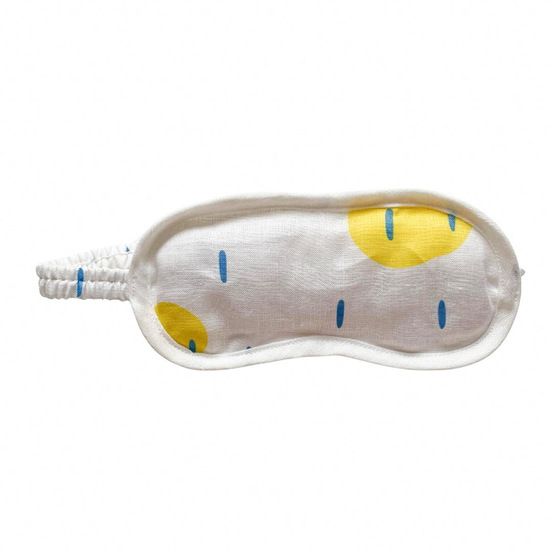 Sleeping eye mask with cherry pits